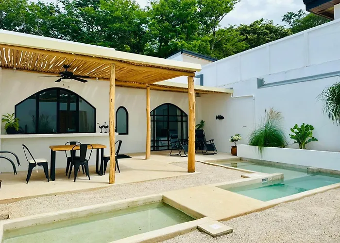 Guapas Villa Tamarindo
